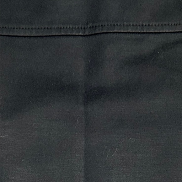 Banana Republic Stretch skirt, size 6, black scuba-type material, cotton blend - Picture 3 of 9